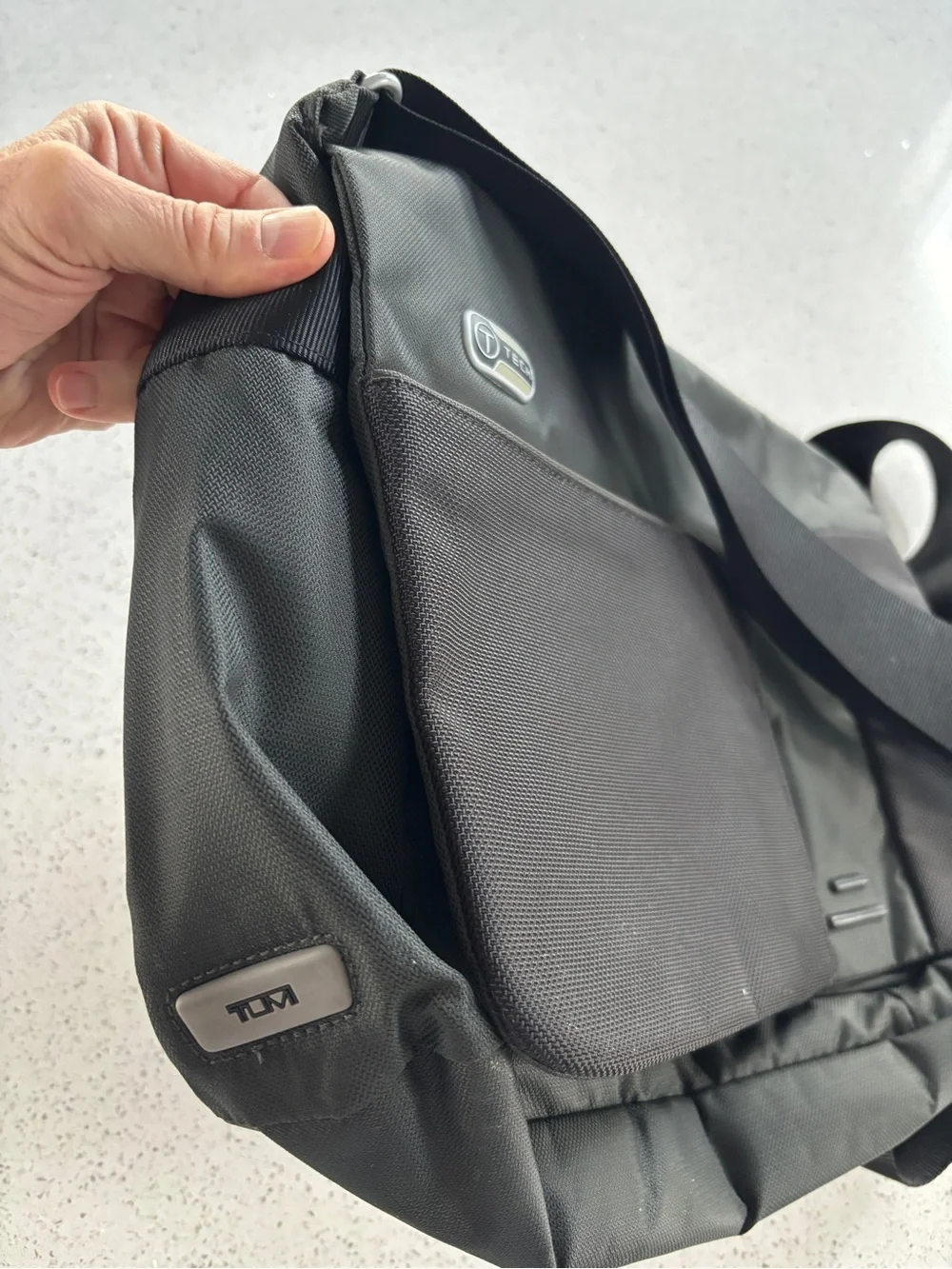Tumi T-Tech Black/Grey Men's Messenger Bag - Tech-Friendly Shoulder Bag